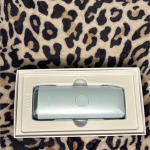 Sleek IPL hair remover